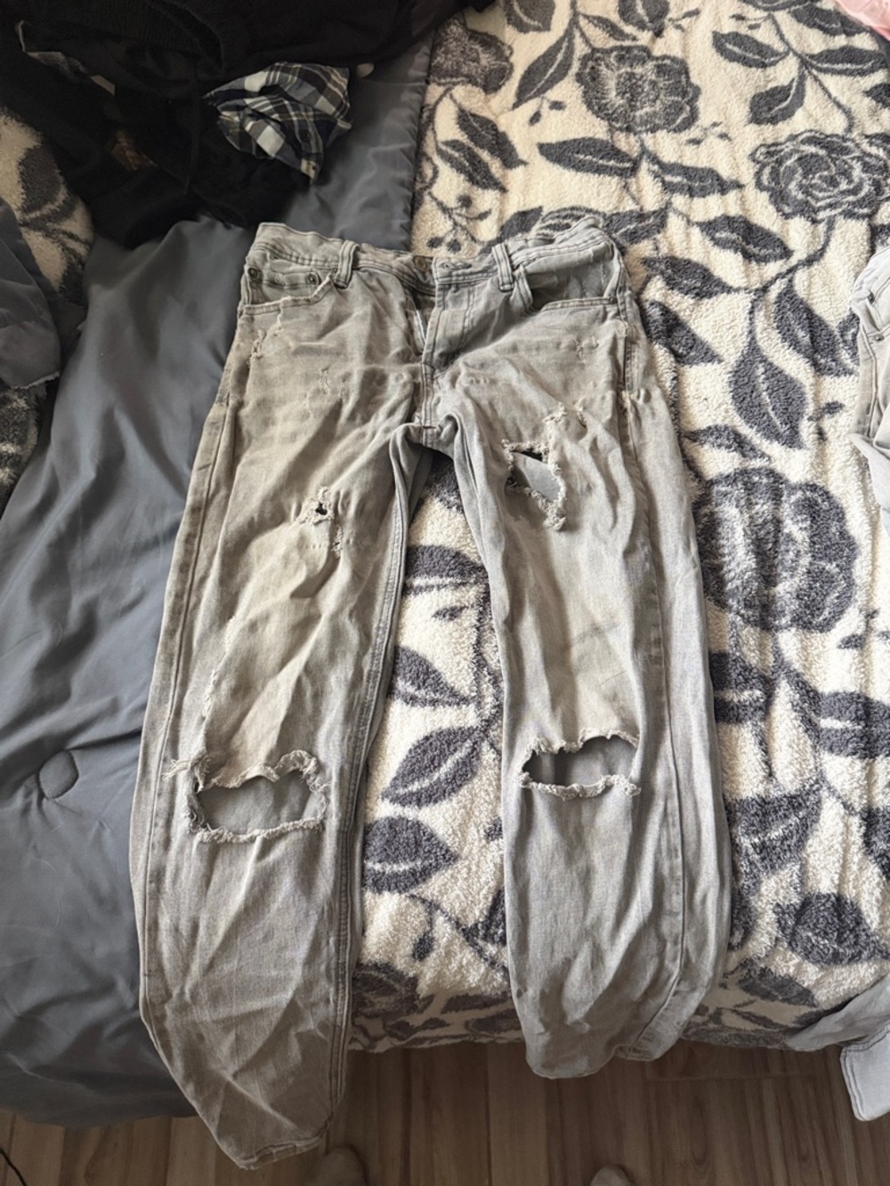 Rue21 Men's Slim Straight Distressed Light Gray Jeans
